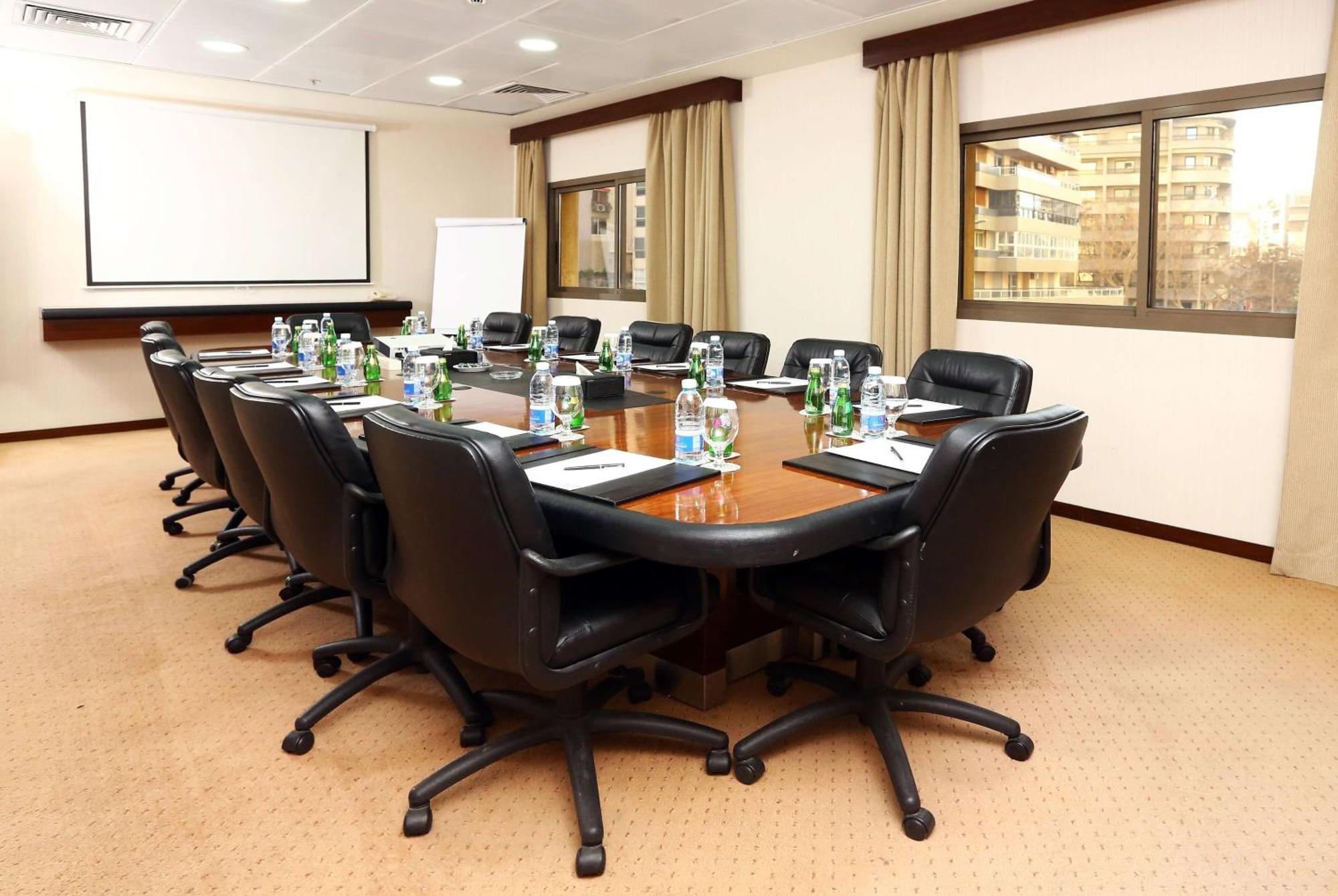 Hotel Ramada Plaza By Wyndham Raouche Beirut