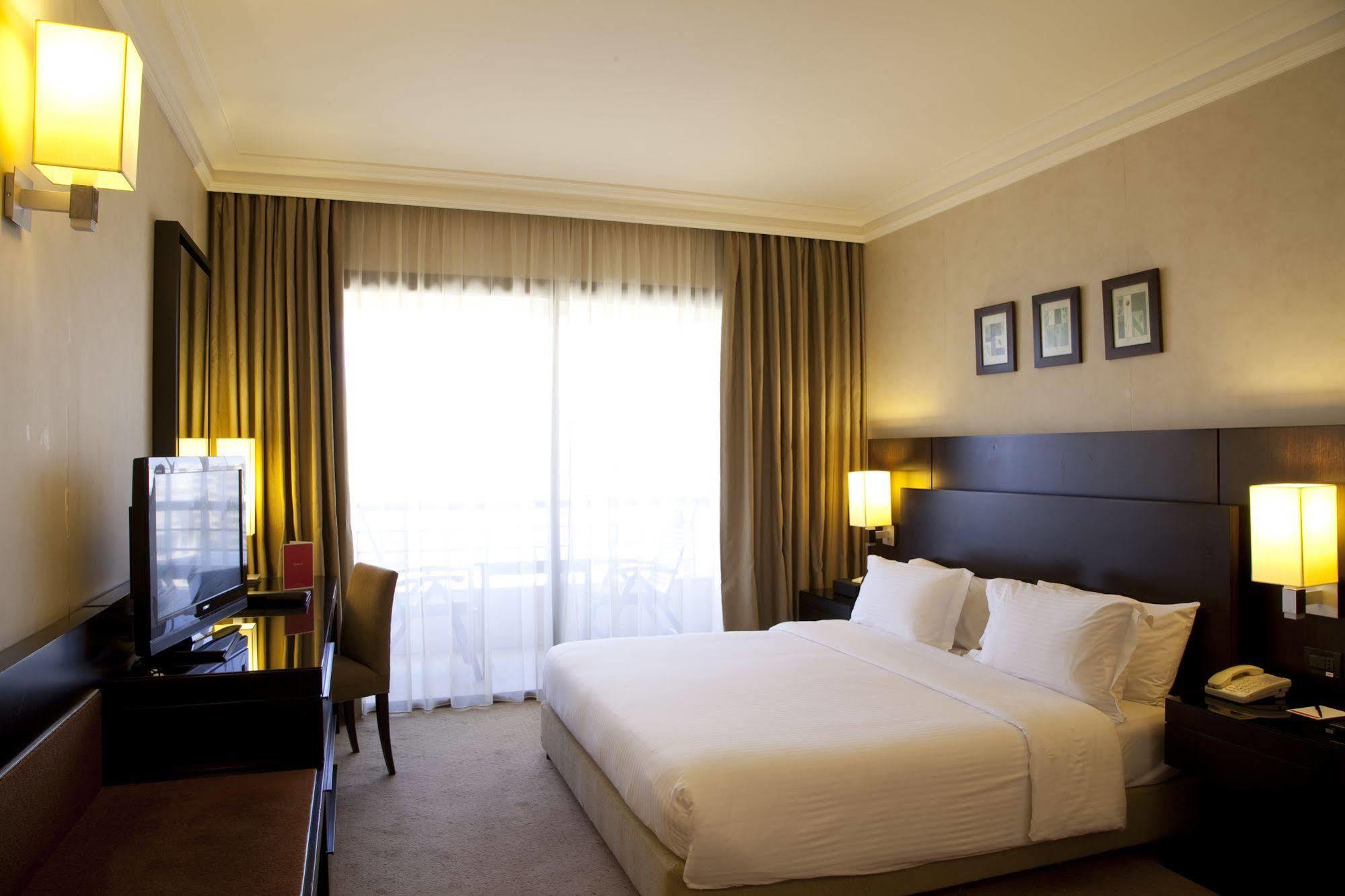 Hotel Ramada Plaza By Wyndham Raouche Beirut