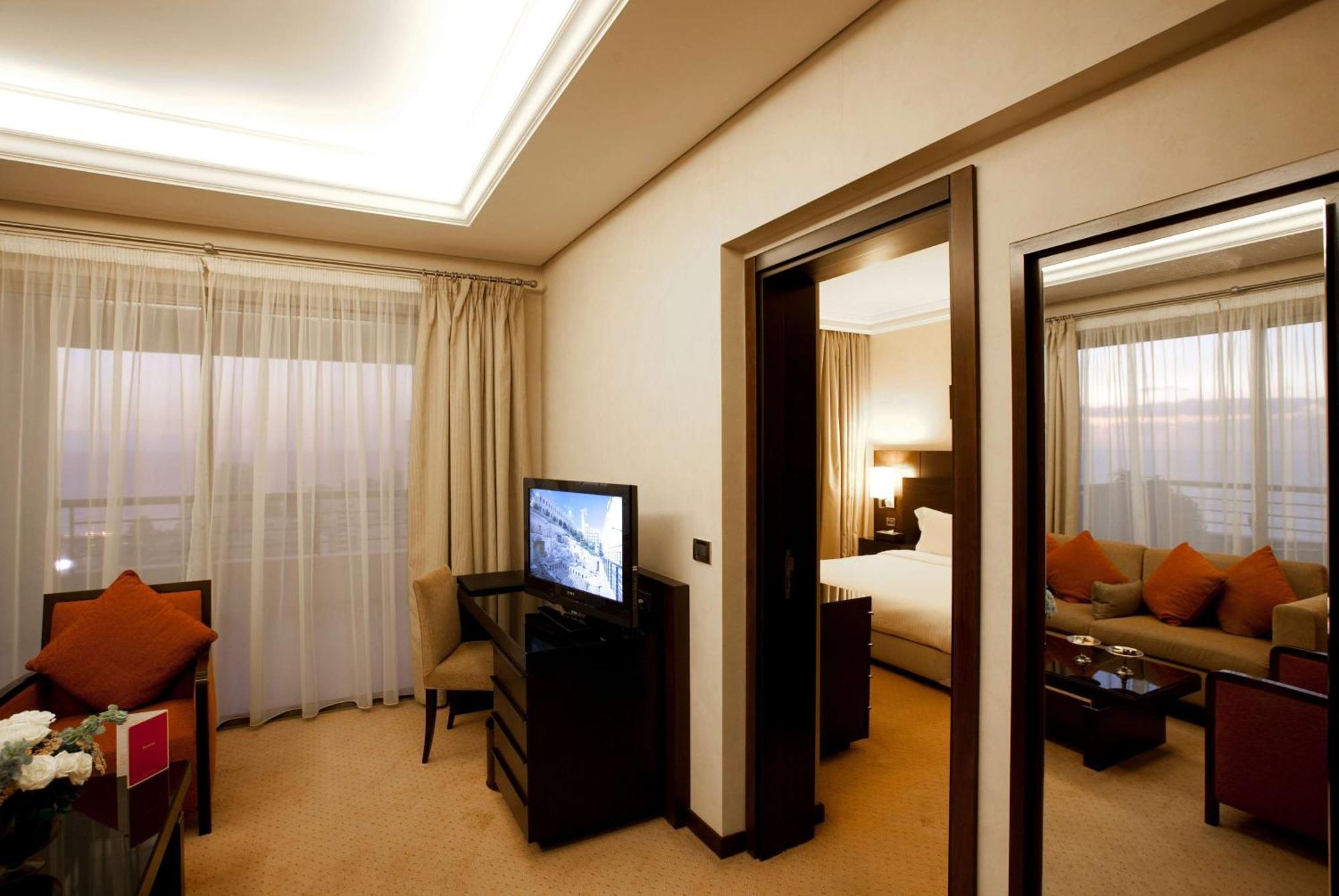 Hotel Ramada Plaza By Wyndham Raouche 5*