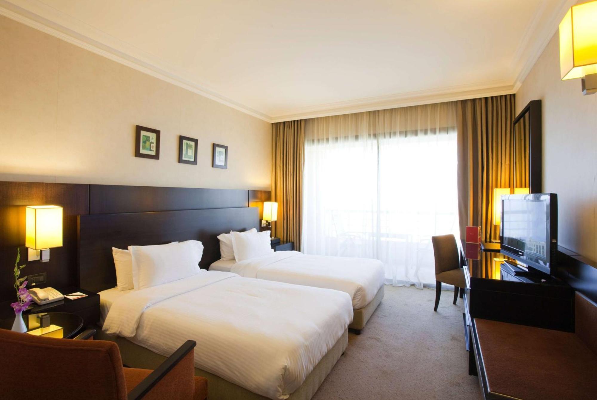 Hotel Ramada Plaza By Wyndham Raouche Beirut