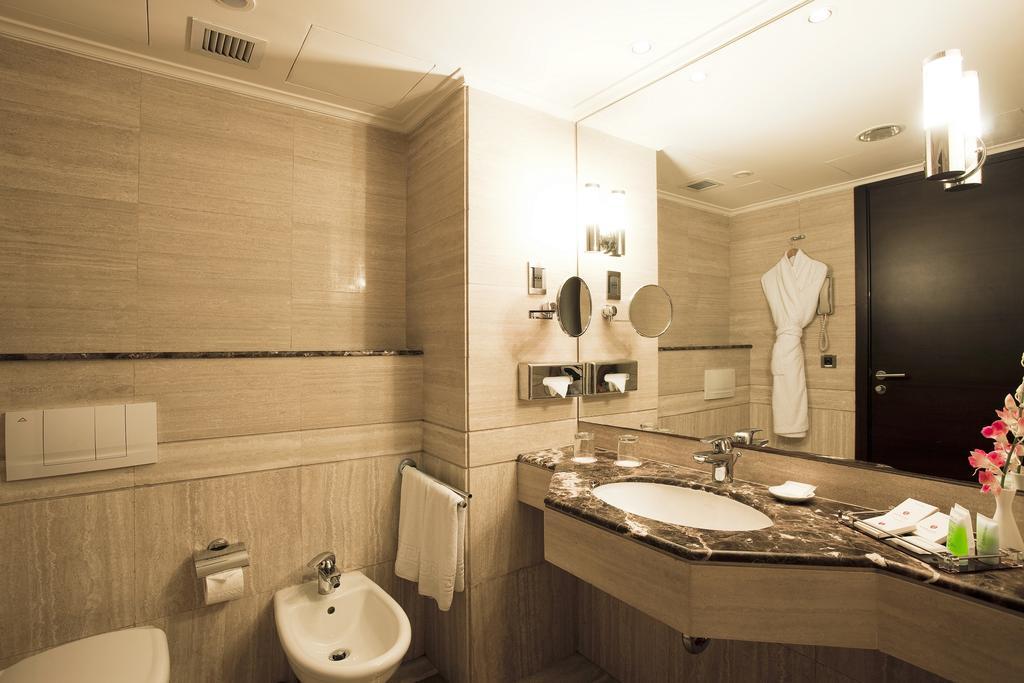 Hotel Ramada Plaza By Wyndham Raouche Beirut