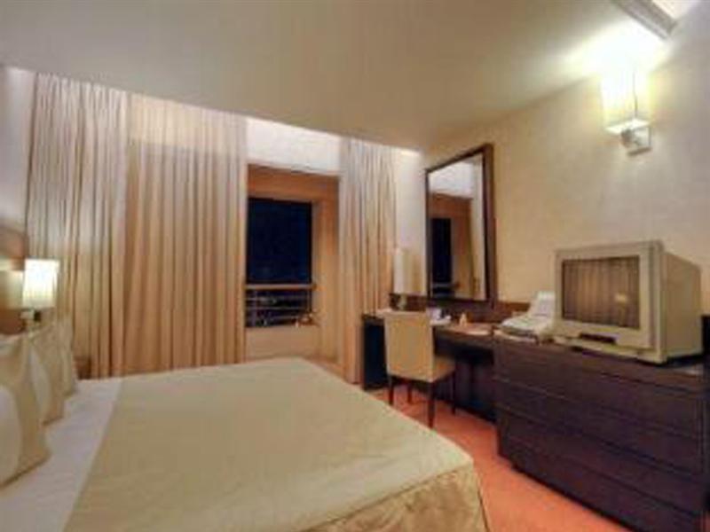 Ramada Plaza By Wyndham Raouche Beirut