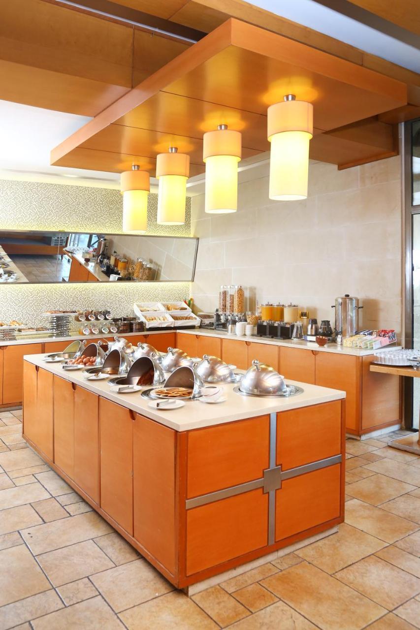 Ramada Plaza By Wyndham Raouche 5* Beirut